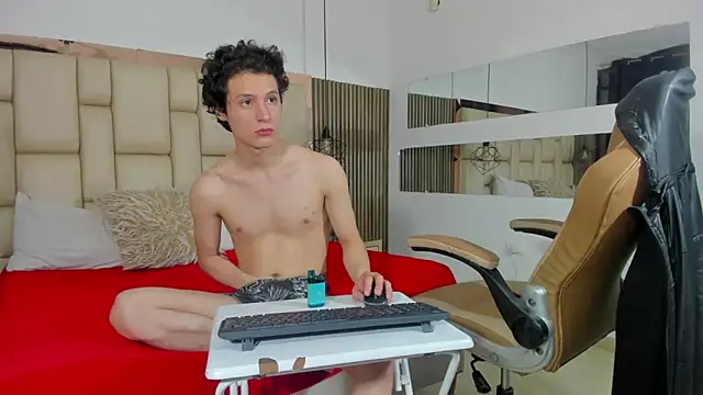 LIZandDante online show from March 13, 2025, 10:10 pm
