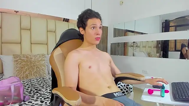LIZandDante online show from March 20, 2025, 7:14 pm