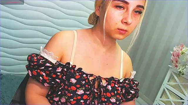 DolphinDreams online show from December 3, 2024, 5:12 pm