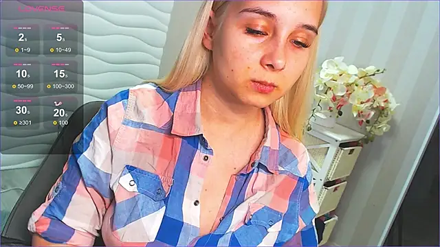 DolphinDreams online show from December 18, 2024, 1:02 pm