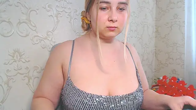 DolphinDreams online show from June 14, 2026, 11:23 am