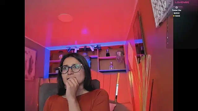 Lucy Williiams online show from October 20, 2025, 11:10 am