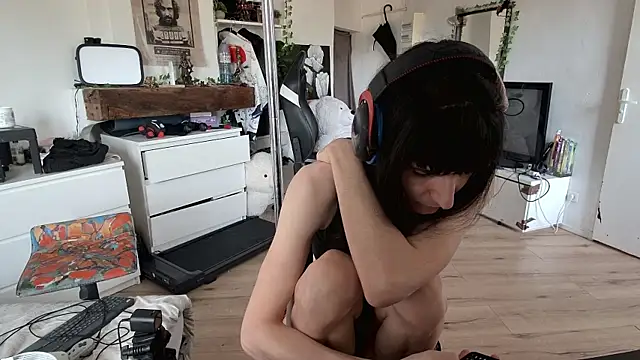 CeriseLapine online show from October 31, 2025, 11:22 am