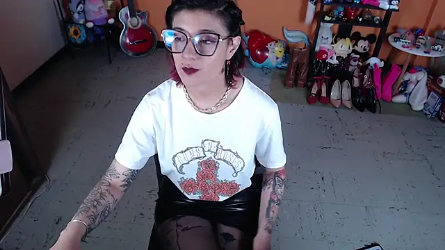 MissMiia2 online show from January 8, 2025, 1:52 pm