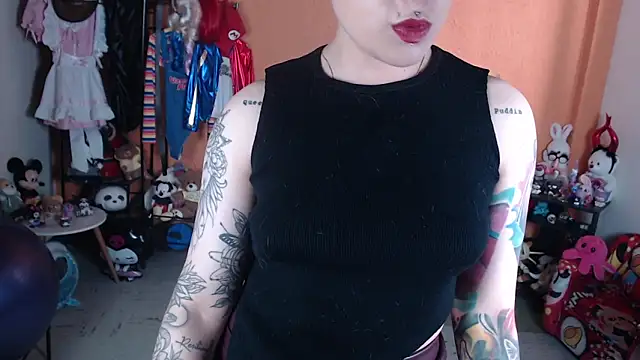 MissMiia2 online show from June 14, 2026, 5:37 pm