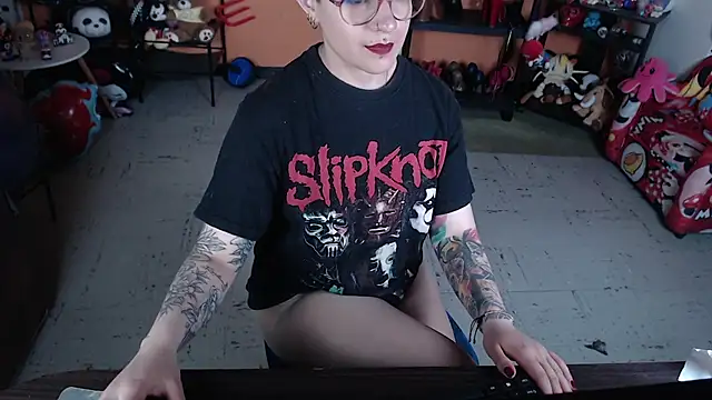 Snapshot of MissMiia2 chatting on July 31, 2026, 7:13 pm MissMiia2 online show from July 31, 2026, 7:13 pm