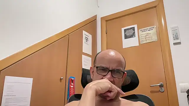 Snapshot of MARI-LUIZ chatting on July 10, 2026, 5:04 pm MARI-LUIZ online show from July 10, 2026, 5:04 pm