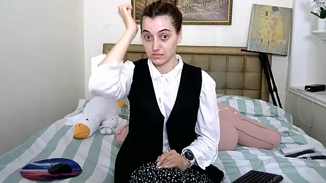 Snapshot of Iren chatting on June 9, 2026, 6:36 am Iren online show from June 9, 2026, 6:36 am