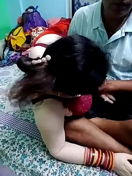 Snapshot of Raja_Ranii chatting on February 5, 2025, 1:04 am Raja Ranii online show from February 5, 2025, 1:04 am