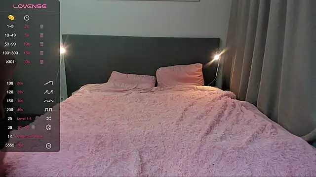 jesssicamooon online show from November 25, 2025, 9:15 pm