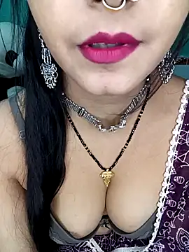 Diamond queeen online show from February 15, 2025, 11:36 pm