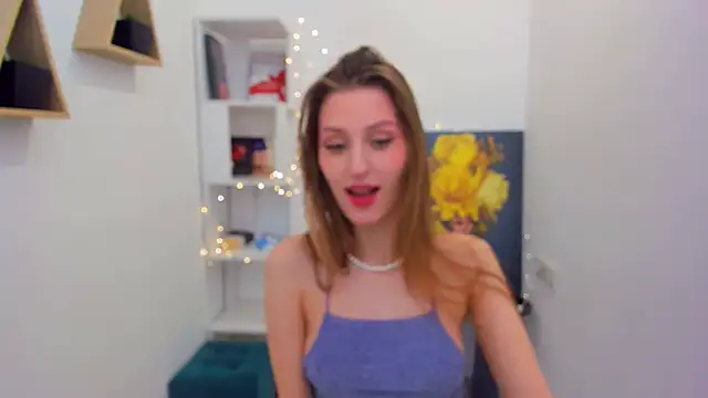 Snapshot of NaturalBeaty chatting on February 22, 2025, 3:23 am NaturalBeaty online show from February 22, 2025, 3:23 am