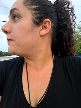 litha luna online show from November 5, 2025, 9:26 pm