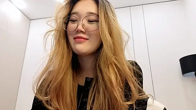 Jennatyan online show from February 4, 2026, 3:18 pm