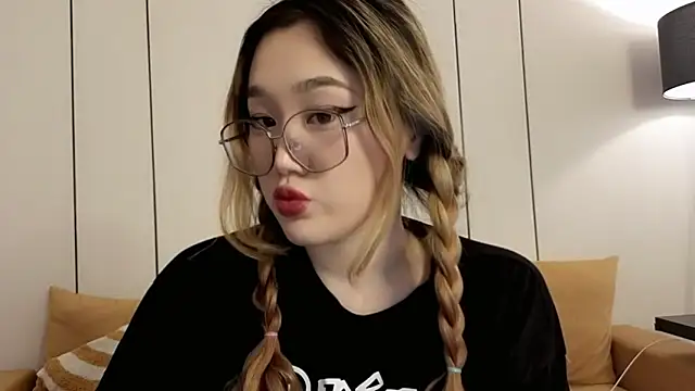 Jennatyan online show from March 19, 2026, 8:18 am