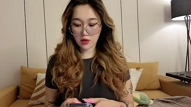 Jennatyan online show from March 20, 2026, 4:17 am