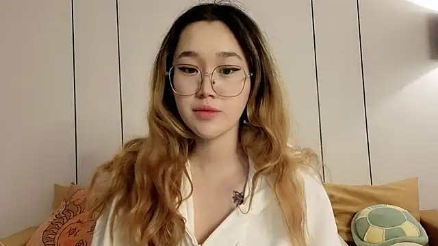 Jennatyan online show from May 5, 2026, 4:09 am