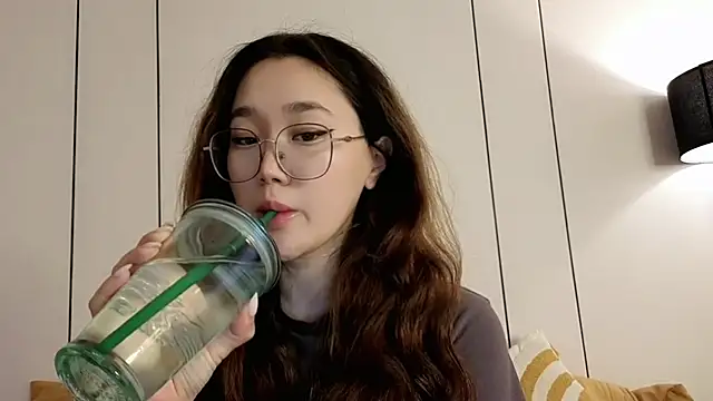Jennatyan online show from June 17, 2026, 3:53 am
