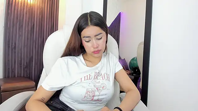Snapshot of laurin_clauz_ chatting on September 23, 2025, 4:10 pm laurin clauz  online show from September 23, 2025, 4:10 pm