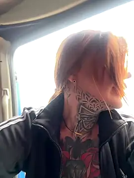 krysstal003 online show from December 3, 2025, 9:51 am