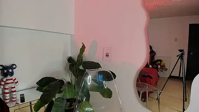 Milanxht online show from October 21, 2025, 9:15 pm