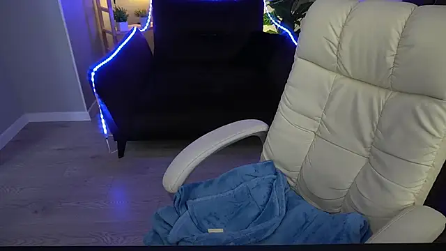 Snapshot of ElysLunar chatting on February 1, 2025, 11:37 pm ElysLunar online show from February 1, 2025, 11:37 pm