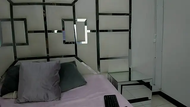 Criistaal  online show from March 24, 2026, 4:17 am