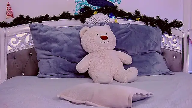 MiaNixan online show from January 15, 2026, 5:23 am