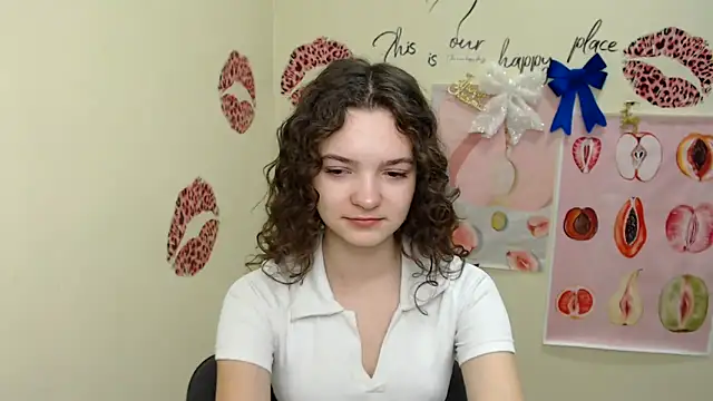 Snapshot of _SusieSu_ chatting on December 23, 2024, 7:06 am  SusieSu  online show from December 23, 2024, 7:06 am