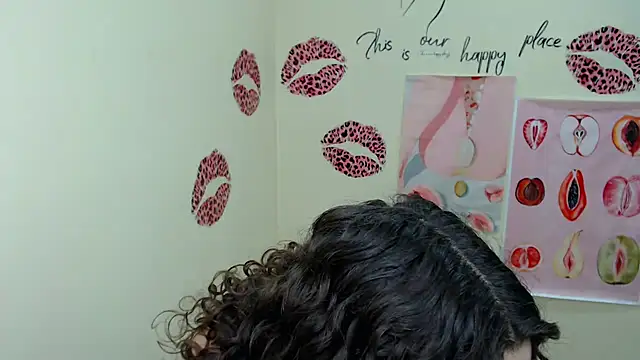 Snapshot of _SusieSu_ chatting on February 7, 2025, 7:29 am  SusieSu  online show from February 7, 2025, 7:29 am