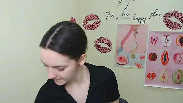 Snapshot of _SusieSu_ chatting on February 13, 2025, 7:35 am  SusieSu  online show from February 13, 2025, 7:35 am