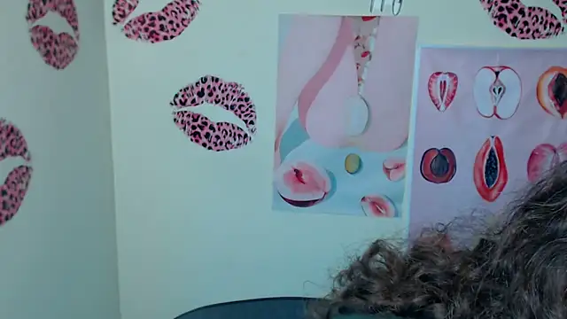 Snapshot of _SusieSu_ chatting on October 24, 2025, 7:10 pm  SusieSu  online show from October 24, 2025, 7:10 pm