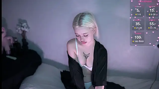 Snapshot of SusieEvans chatting on October 1, 2025, 12:55 pm SusieEvans online show from October 1, 2025, 12:55 pm