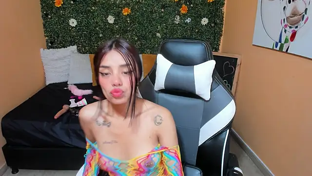 Snapshot of Tiffany_sander chatting on December 29, 2024, 3:33 am Tiffany sander online show from December 29, 2024, 3:33 am