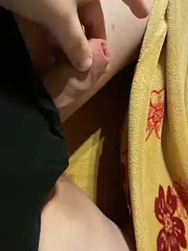 Snapshot of Max_2515 chatting on December 22, 2024, 4:06 pm Max 2515 online show from December 22, 2024, 4:06 pm