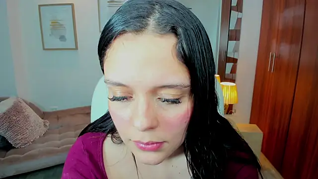 Bella-hadiid online show from December 21, 2024, 6:02 pm