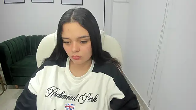 Bella-hadiid online show from January 5, 2025, 10:53 am