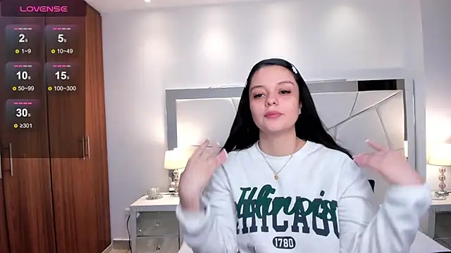 Bella-hadiid online show from January 21, 2025, 11:24 am