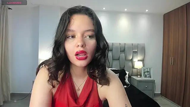 Bella-hadiid online show from February 7, 2025, 11:45 am