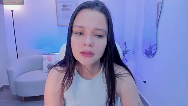 Bella-hadiid online show from March 7, 2025, 11:40 am