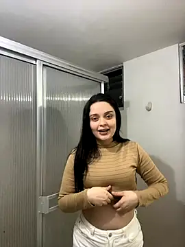 Bella-hadiid online show from September 10, 2025, 11:27 pm