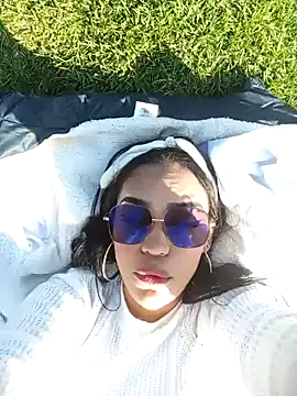 Snapshot of Sara-77 chatting on December 14, 2024, 9:13 pm Sara-77 online show from December 14, 2024, 9:13 pm