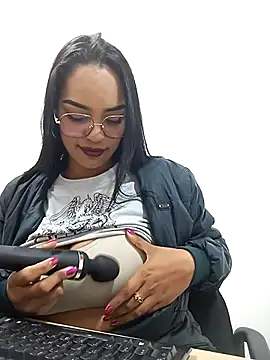 Snapshot of Sara-77 chatting on January 27, 2025, 10:06 pm Sara-77 online show from January 27, 2025, 10:06 pm