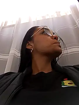 Snapshot of Sara-77 chatting on January 30, 2025, 7:48 pm Sara-77 online show from January 30, 2025, 7:48 pm