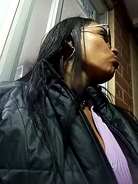 Snapshot of Sara-77 chatting on February 5, 2025, 11:50 pm Sara-77 online show from February 5, 2025, 11:50 pm