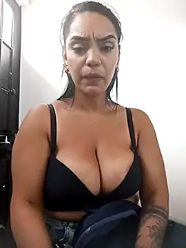 Snapshot of Sara-77 chatting on February 11, 2025, 9:25 pm Sara-77 online show from February 11, 2025, 9:25 pm