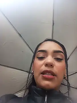 Snapshot of Sara-77 chatting on February 13, 2025, 3:35 pm Sara-77 online show from February 13, 2025, 3:35 pm