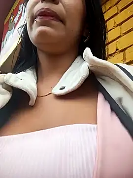 Snapshot of Sara-77 chatting on March 14, 2025, 6:39 pm Sara-77 online show from March 14, 2025, 6:39 pm