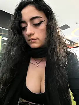 Lila Desiree online show from May 9, 2026, 3:06 pm