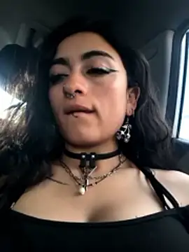 Lila Desiree online show from June 26, 2026, 9:52 pm